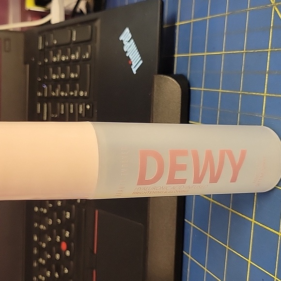 Dewy Hyaluronic Acid-Infused Makeup Setting Spray New 100ml - Picture 1 of 4